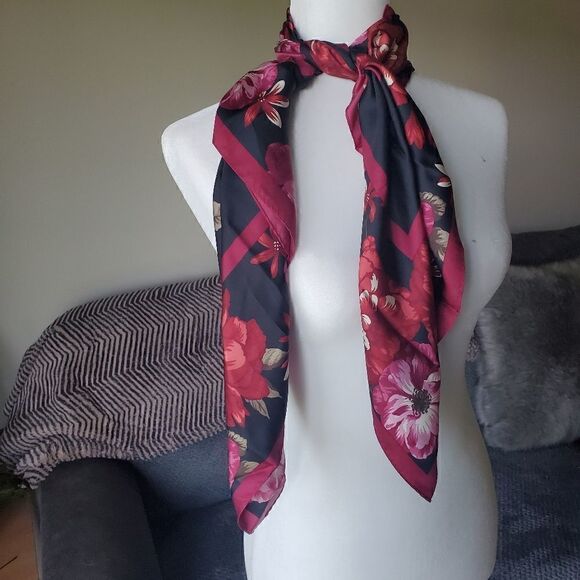 Oscar de la Renta Square Floral Satin scarf wrap - Picture 4 of 14